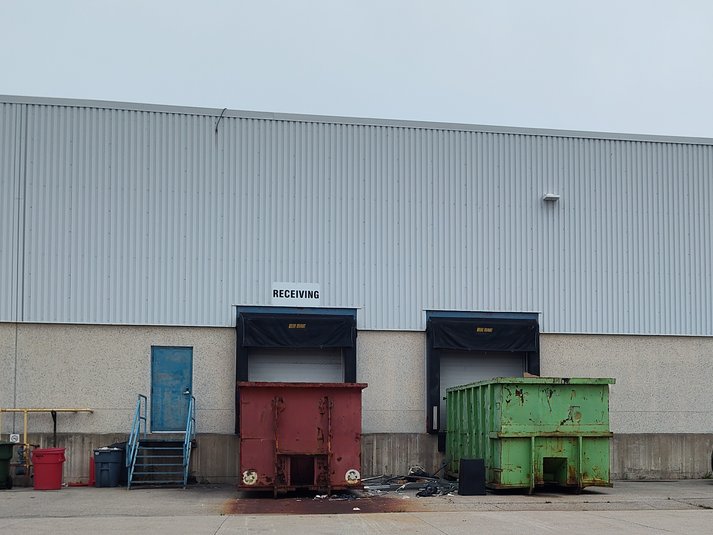 Commercial bin rentals for manufacturing waste management